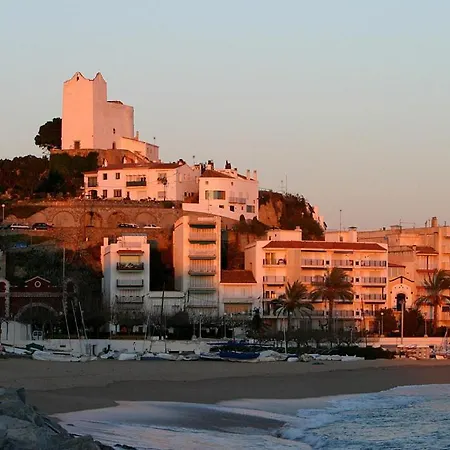 Beachfront With Sea Views & Private Parking Sant Pol De Mar