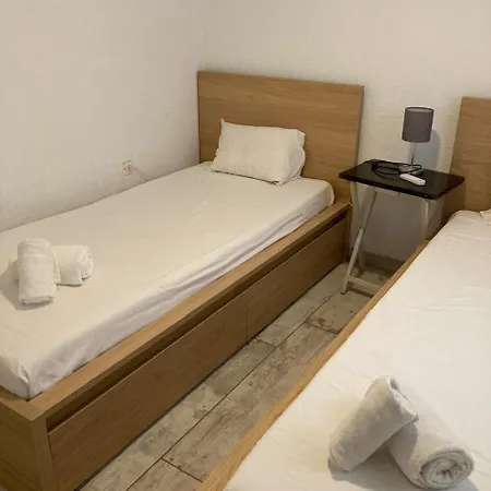 Beachfront With Sea Views & Private Parking Διαμέρισμα
