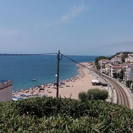 Διαμέρισμα Beachfront With Sea Views & Private Parking