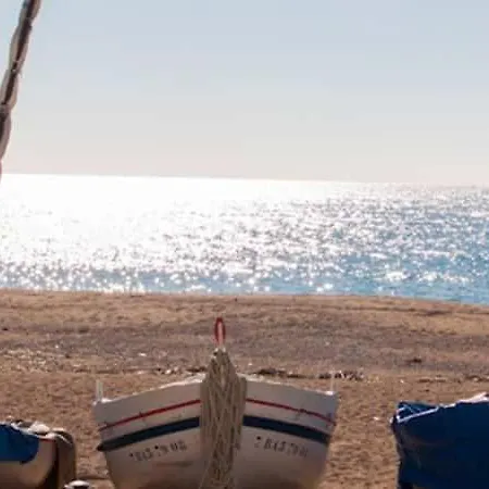 Beachfront With Sea Views & Private Parking *