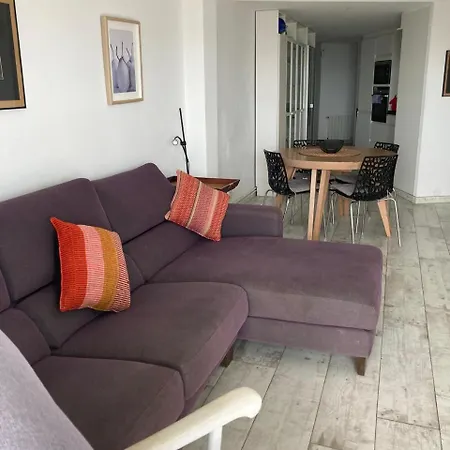 Beachfront With Sea Views & Private Parking Apartament *