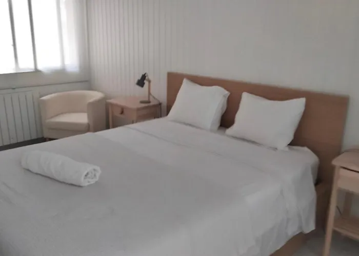 Apartman Beachfront With Sea Views & Private Parking