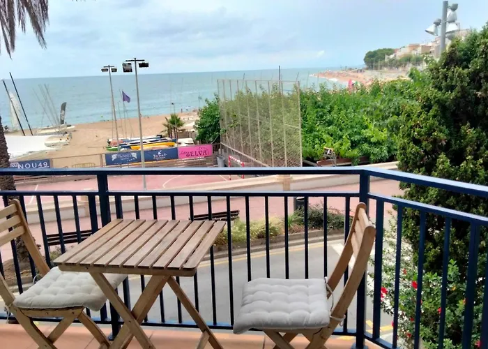 Beachfront With Sea Views & Private Parking Apartman