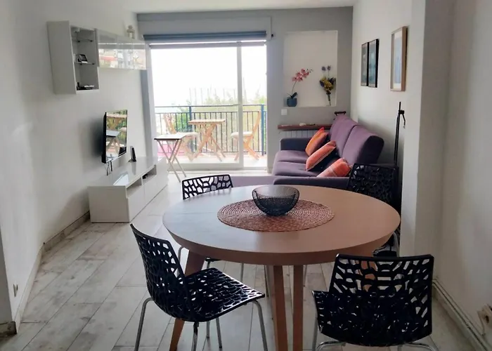 Apartman Beachfront With Sea Views & Private Parking